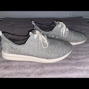 TOMS Sneakers
